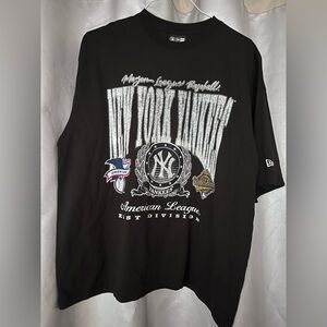New Era Men's New York Yankees
Oversized Essentials T-Shirt Sz L. VGUC